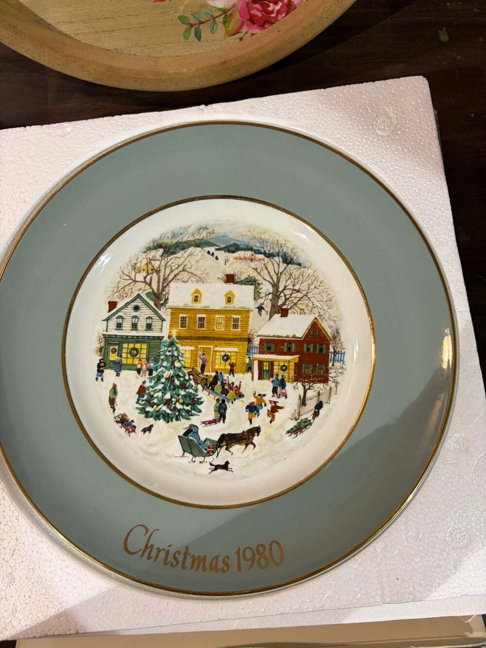 Vintage Avon Plate A Country Christmas, 1980, Decorative Collectible - ,